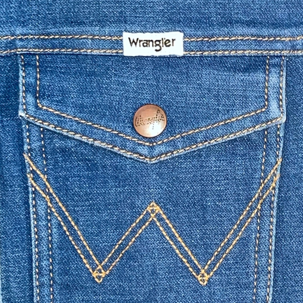 Wrangler Shrunken Denim Vest Low Dip Rinse. Large - Picture 4 of 6